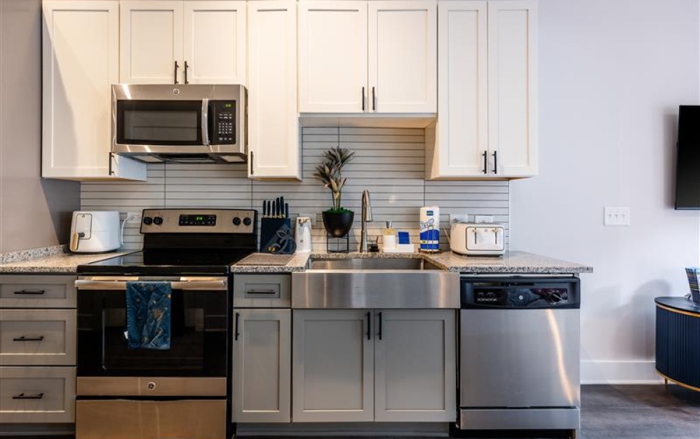 Sheer (S1) - Studio floorplan layout with 1 bathroom and 592 square feet (Floor 4)